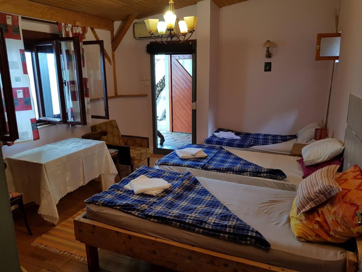 Hompot Accommodation Deva Exteriör bild